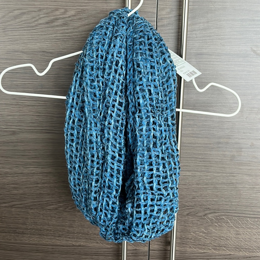 BDG NWT Infinity Scarf